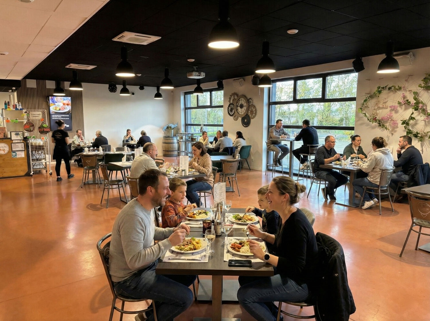 Restaurant le repere personnes a table